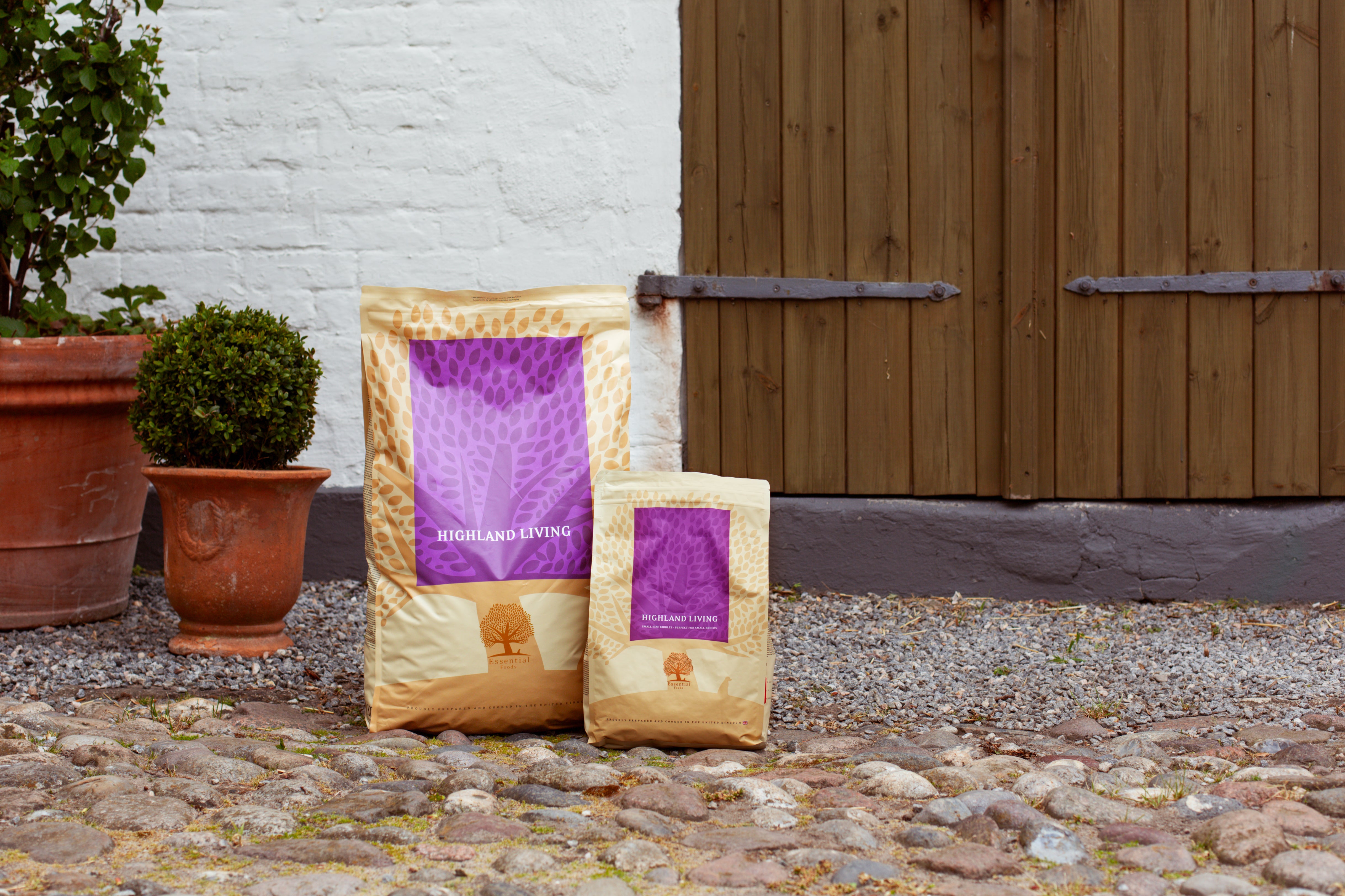 ESSENTIAL HIGHLAND LIVING SMALL SIZE 10kg