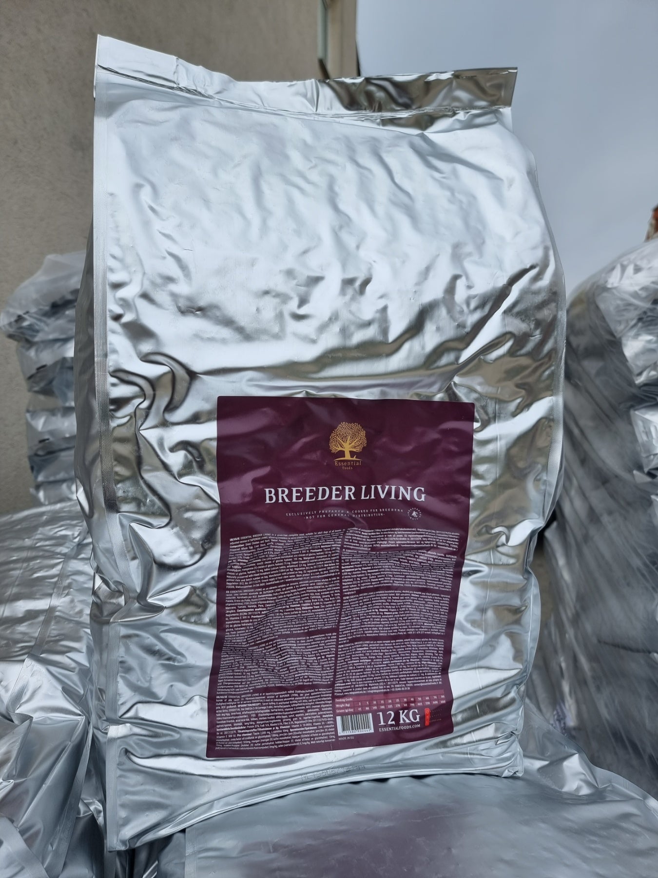 ESSENTIAL BREEDER LIVING 10x12 кг