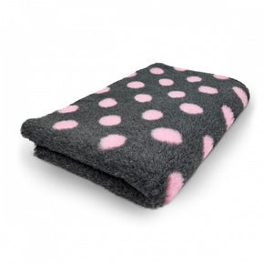 Active Non-Slip Vet Bedding Charcoal on Pink Dots - размери