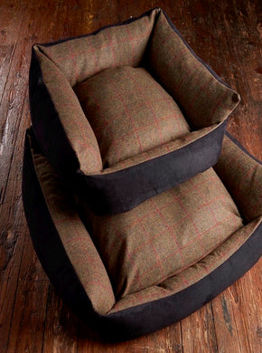 Bronte Glen Tweed Wool Cosy Dog Bed - Olive 56 x 56 cm